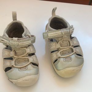 Keen toddler 5T moxie silver sandals.